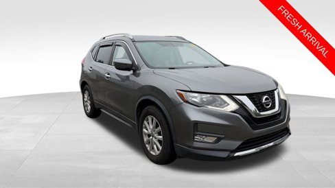 Used 2017 Nissan Rogue SV image 2