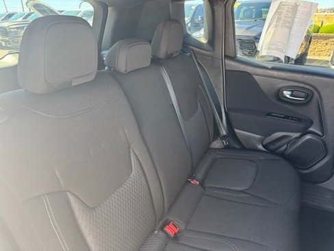 Certified 2021 Jeep Renegade Latitude image 25