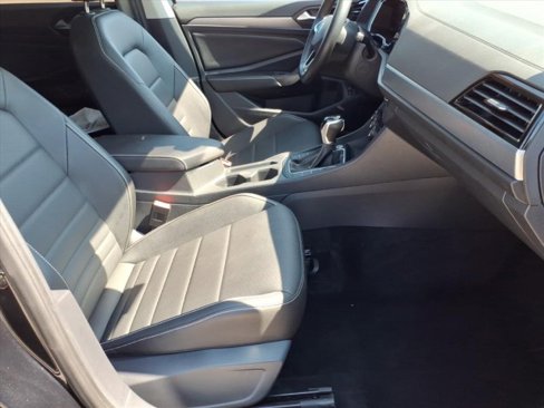 Used 2024 Volkswagen Jetta SE image 3
