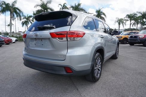 Used 2017 Toyota Highlander FWD V6 image 29