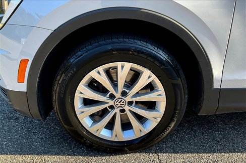 Used 2018 Volkswagen Tiguan SE image 32