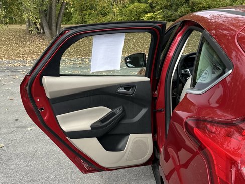 Used 2012 Ford Focus SEL w/ SEL/Titanium Winter Pkg image 24