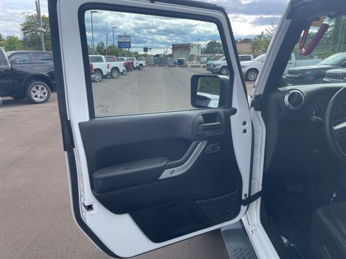 Used 2014 Jeep Wrangler Sahara w/ Connectivity Group image 12