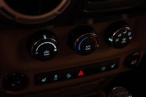 Used 2017 Jeep Wrangler Unlimited Rubicon w/ Connectivity Group image 18