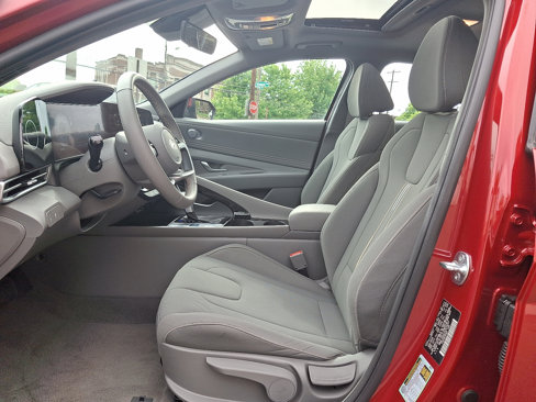 Used 2025 Hyundai Elantra SEL image 13