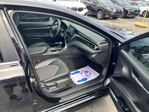 Used 2022 Toyota Camry SE image 13