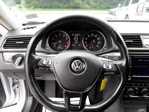 Used 2016 Volkswagen Passat 1.8T SE image 11