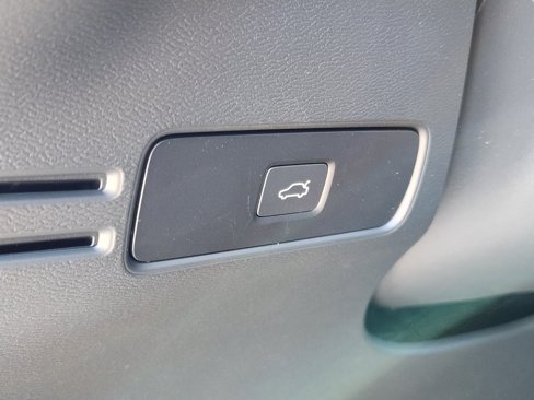 New 2025 Volvo XC40 B5 Core w/ Protection Package image 21