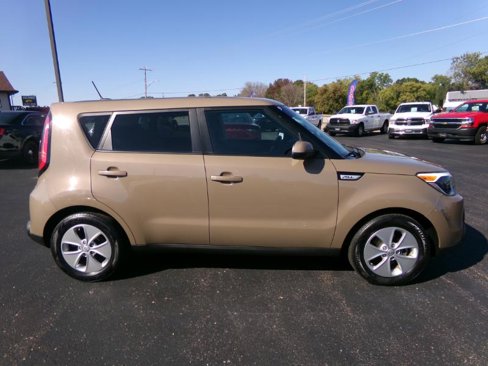 Used 2016 Kia Soul w/ Convenience Package image 2