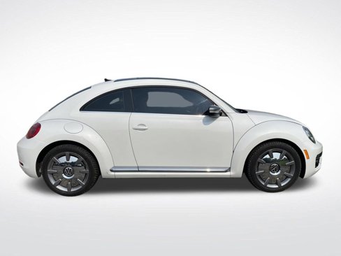 Used 2014 Volkswagen Beetle TDI image 2