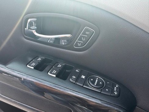 Used 2018 Kia Sedona SX Limited image 16