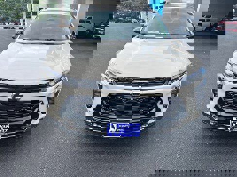 New 2026 Chevrolet Trax ACTIV w/ Sunroof Package image 3