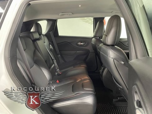 Used 2022 Jeep Cherokee Trailhawk image 21