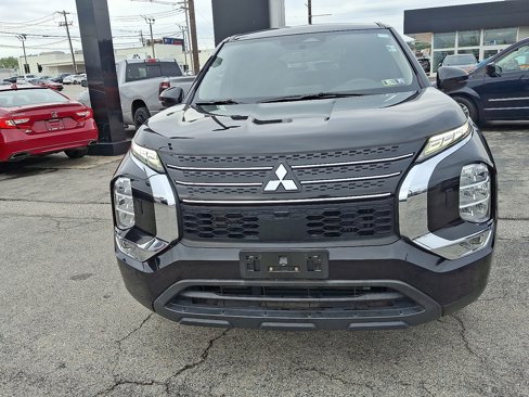 Used 2022 Mitsubishi Outlander ES image 2