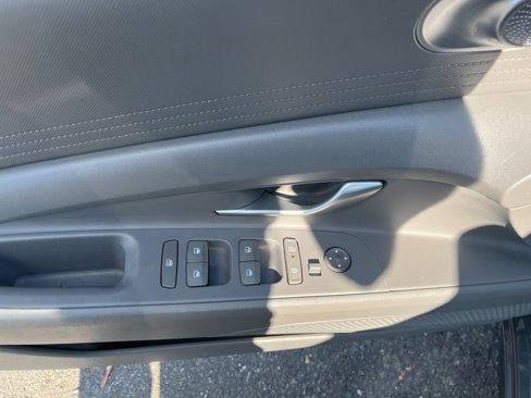 Used 2024 Hyundai Elantra SEL image 11