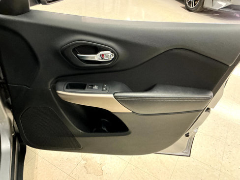Used 2017 Jeep Cherokee Latitude image 28
