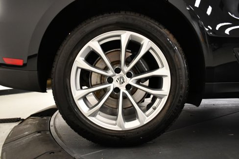 Certified 2025 Porsche Macan Turbo image 18