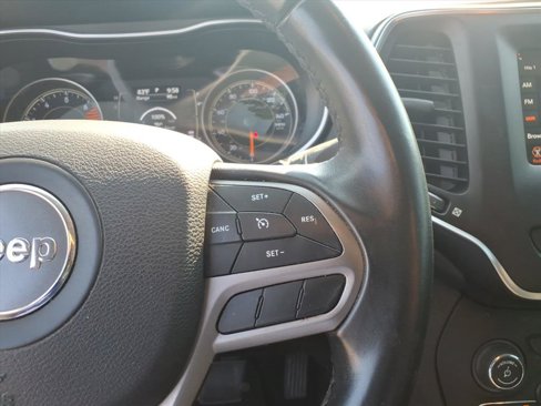 Used 2019 Jeep Cherokee Latitude Plus image 10