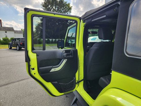 Used 2016 Jeep Wrangler Unlimited Sahara image 35