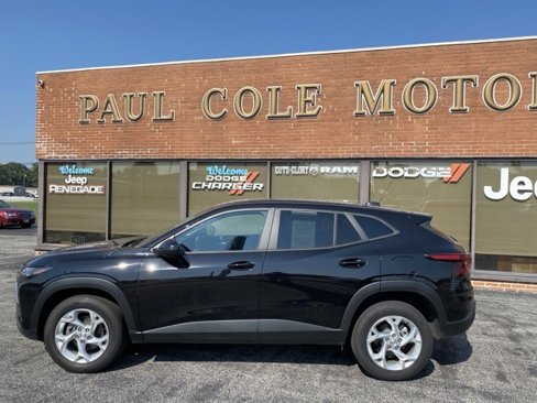 Used 2024 Chevrolet Trax LS w/ LS Convenience Package image 8