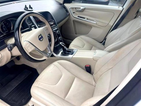 Used 2015 Volvo XC60 T5 w/ Protection Package image 11
