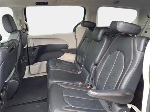 Certified 2020 Chrysler Pacifica Touring-L Plus image 14