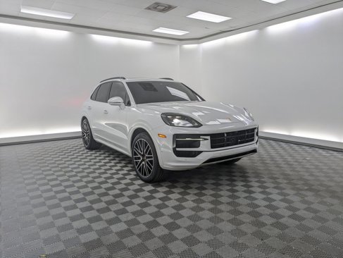 Certified 2024 Porsche Cayenne image 7