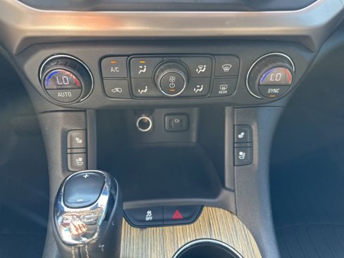 Used 2018 GMC Acadia Denali w/ Technology Package image 14