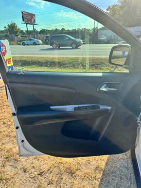 Used 2014 Dodge Journey SXT w/ Flexible Seating Group image 7