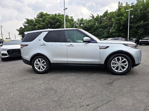 Used 2018 Land Rover Discovery SE image 19