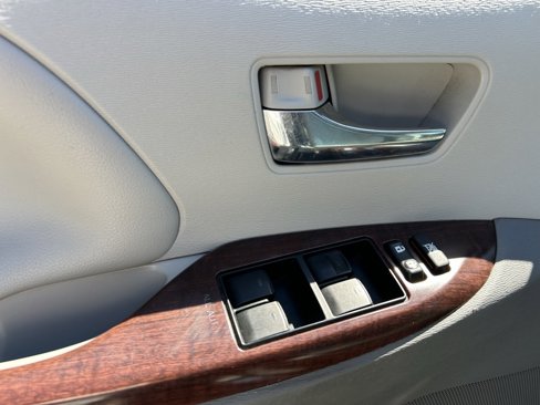 Used 2014 Toyota Sienna XLE image 11