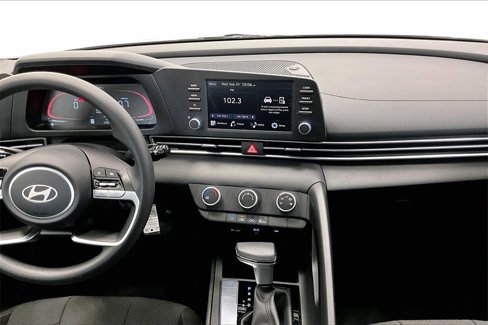 Certified 2025 Hyundai Elantra SE image 6