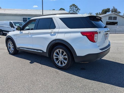 Used 2022 Ford Explorer XLT w/ Equipment Group 202A image 6