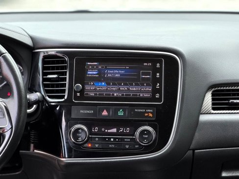 Used 2017 Mitsubishi Outlander SE image 14