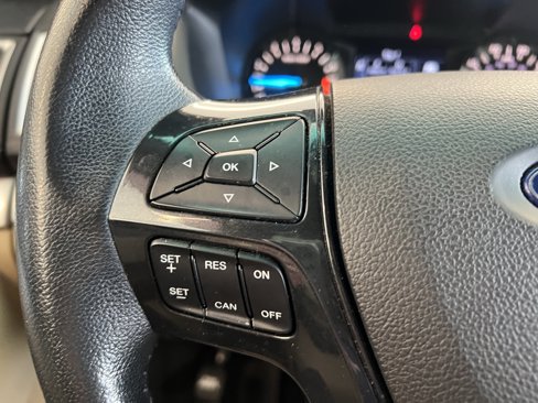Used 2017 Ford Explorer XLT image 12
