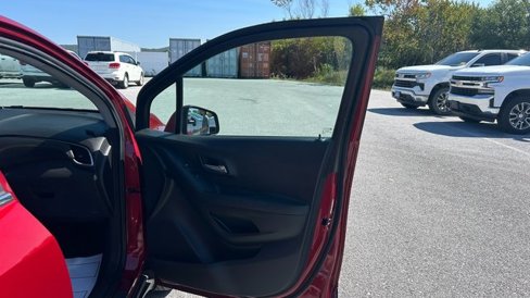 Used 2019 Chevrolet Trax LT w/ LT Convenience Package image 37