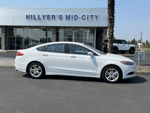 Used 2018 Ford Fusion SE w/ Fusion SE Technology Package image 2