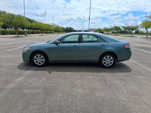 Used 2011 Toyota Camry LE image 3