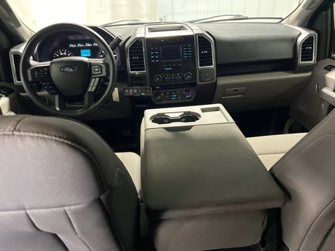 Used 2017 Ford F150 XLT image 3