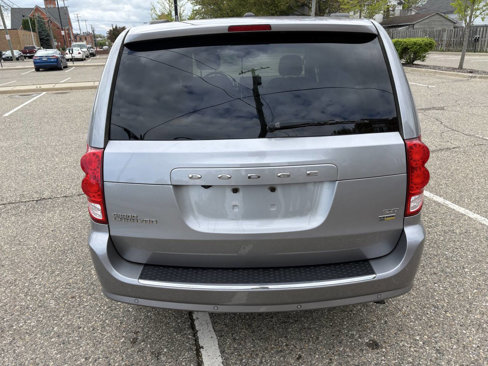 Used 2012 Dodge Grand Caravan SXT image 12