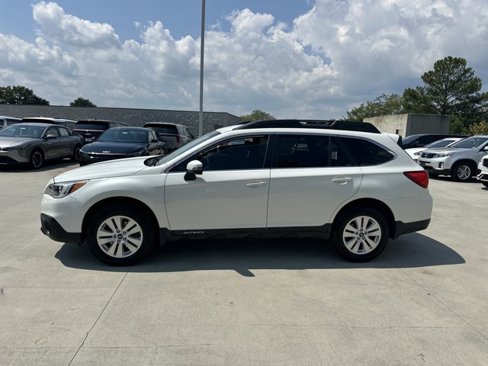 Used 2015 Subaru Outback 2.5i Premium image 9