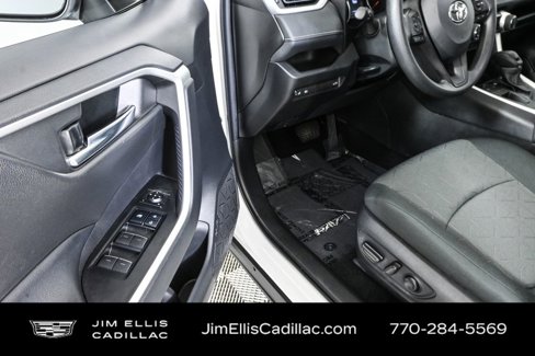 Used 2022 Toyota RAV4 XLE image 7