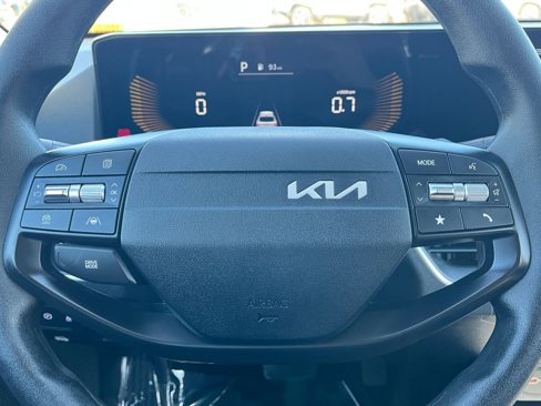 Used 2025 Kia K4 LXS image 25