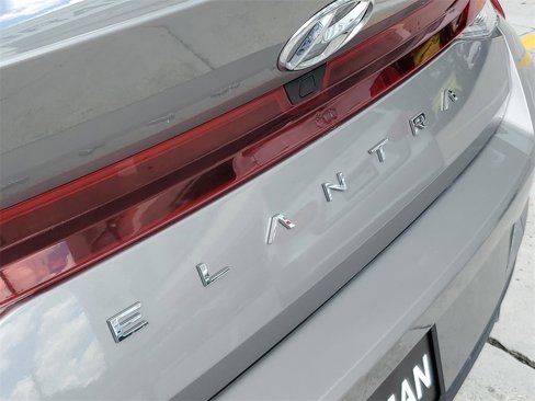 Used 2022 Hyundai Elantra SEL image 6