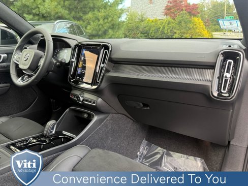 Certified 2022 Volvo XC40 T5 R-Design image 30