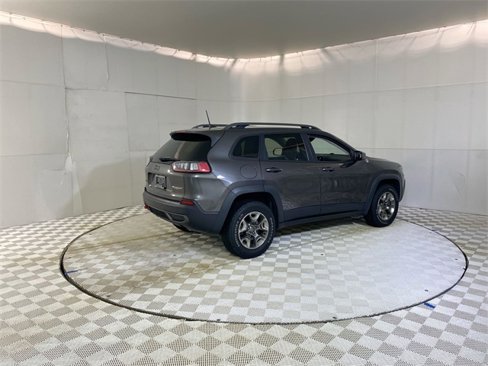Used 2019 Jeep Cherokee Trailhawk w/ Cold Weather Group image 17