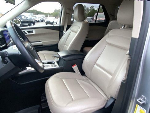 Used 2023 Ford Explorer XLT w/ Equipment Group 202A image 19