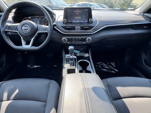 Used 2024 Nissan Altima 2.5 SV image 11
