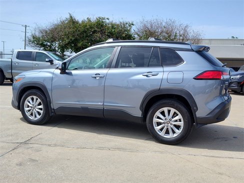 Used 2023 Toyota Corolla Cross LE image 5