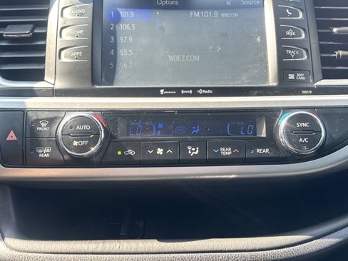 Used 2017 Toyota Highlander SE image 21
